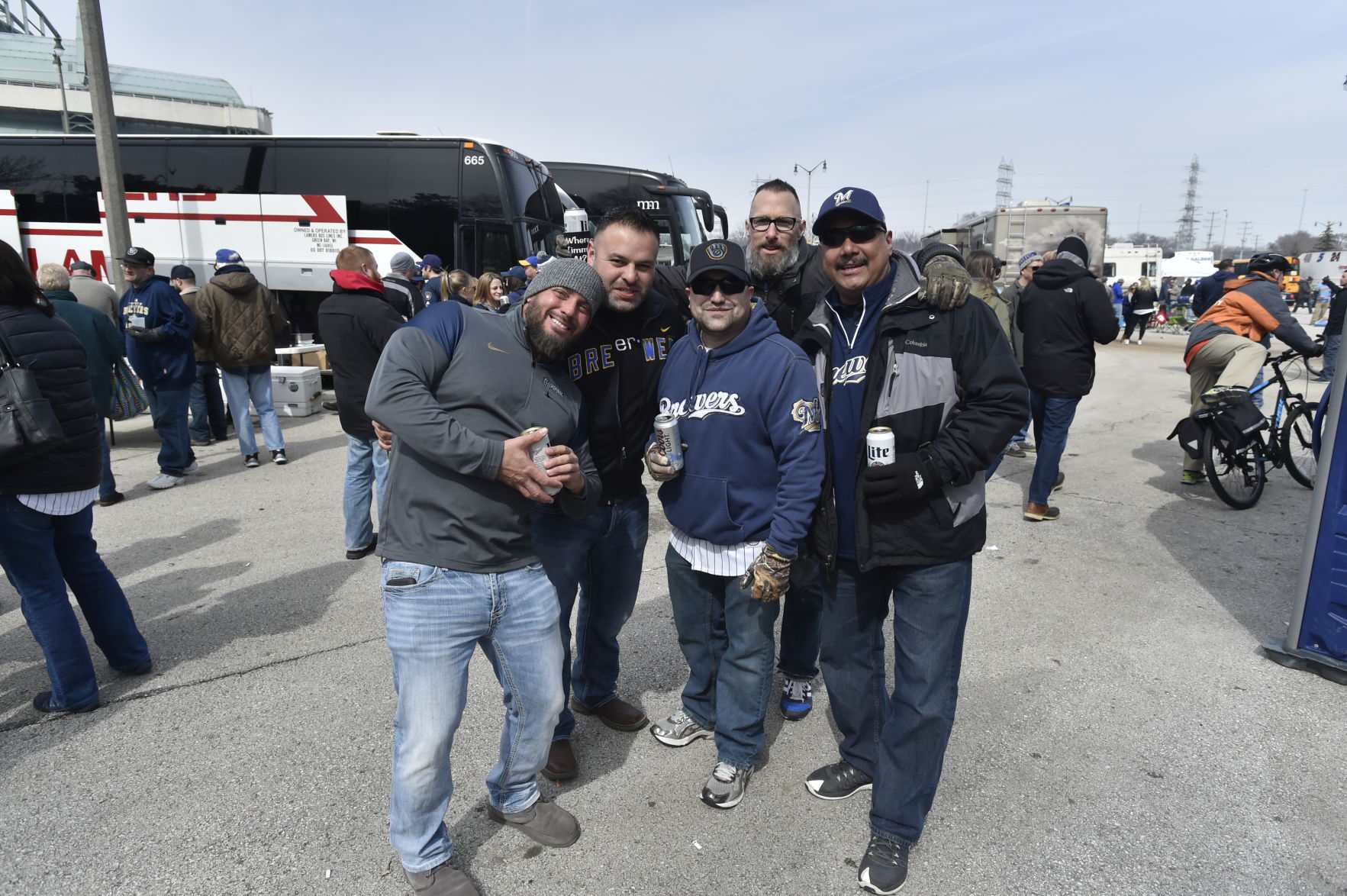 Racine Brewer fans tailgating